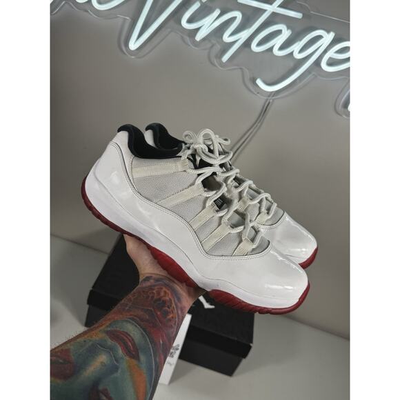 Air Jordan 11 Retro Low Shoes Mens Size 10 Cherry Varsity 528895-101 2012 - Picture 1 of 12